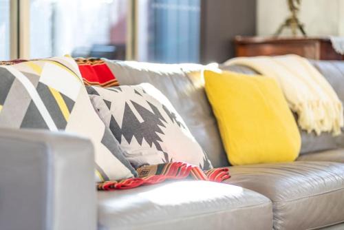 The Arlington - Easy Stay near Entertainment & CBD