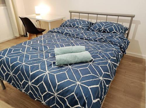 PROMO! Entire 2 Bedroom Unit Near Train Station! Free Parking & Wifi!