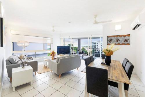 Captain's Lookout - Penthouse Living at Cullen Bay
