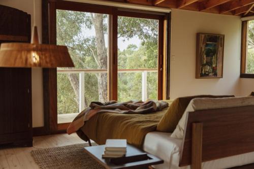 TIMBA - Luxury bush retreat with pool, spa & gym