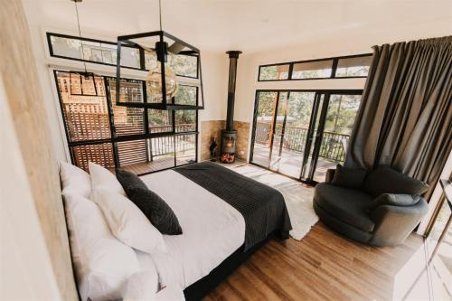 Rainforest Gardens - Luxury Hillside Accomodation with Views to Bay & Islands