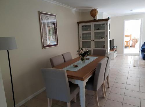 Robyn's Nest - Bed and Breakfast